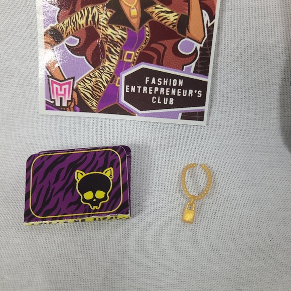 Monster High Clawdeen Wolf Gloom Beach Doll With Entrepreneur's Club Outfit - Picture 2 of 10